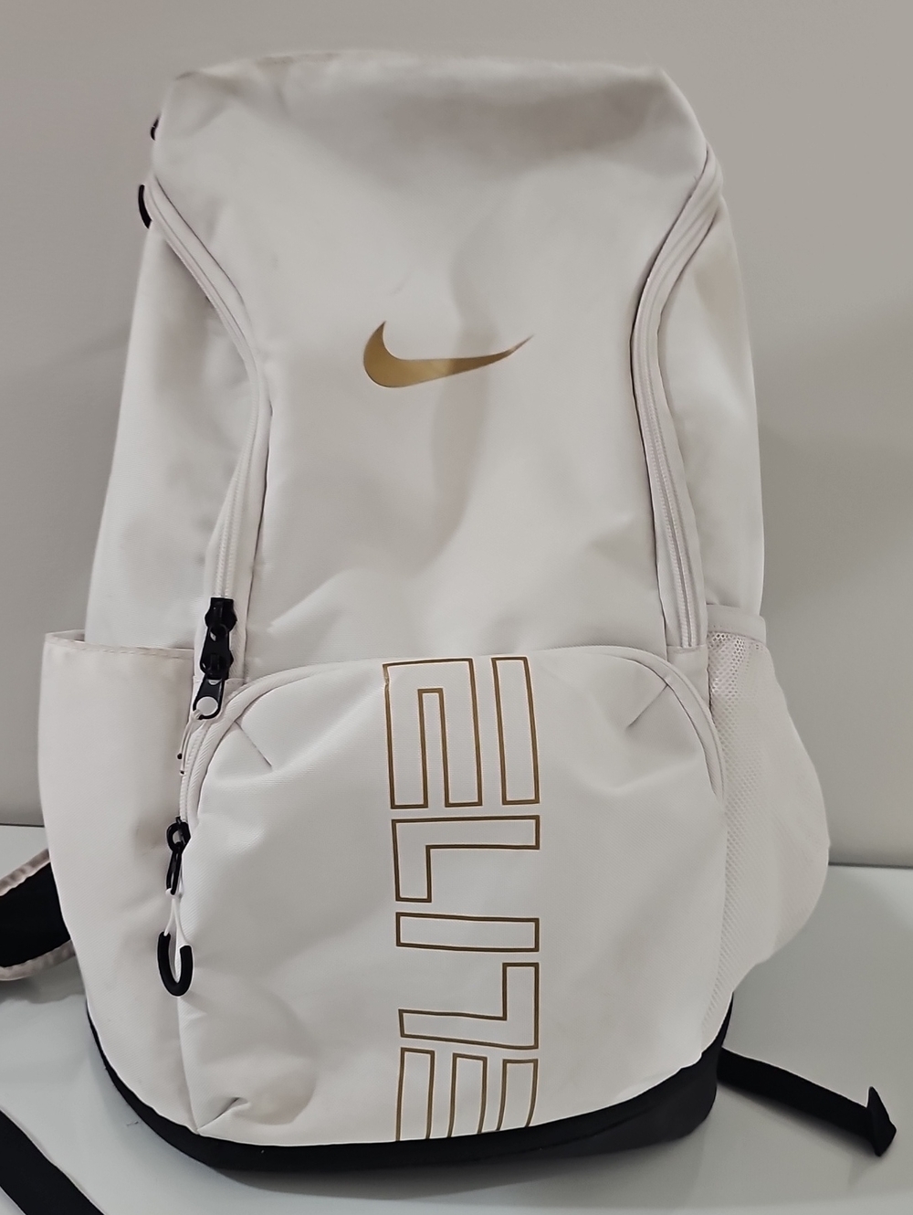 Nike ELITE Men’s White Backpack with Gold Accents Used.